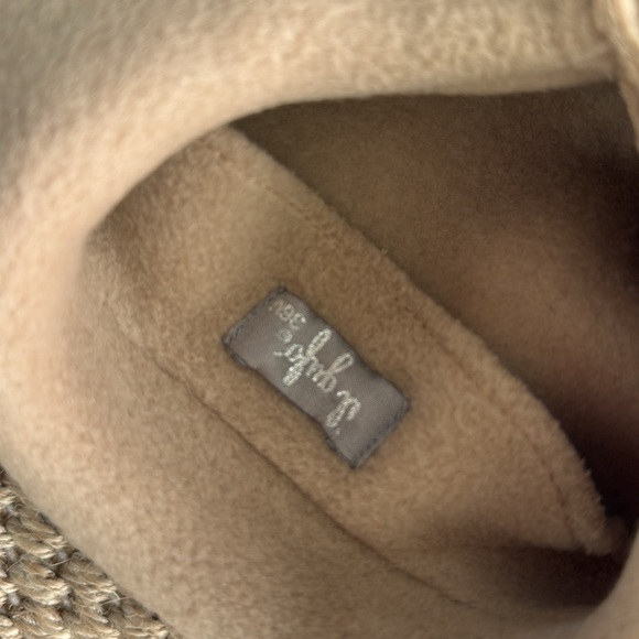 Il Gufo Long Sleeved Peplum Hem Fleece Coat - Cettire size 36 months - Picture 8 of 8